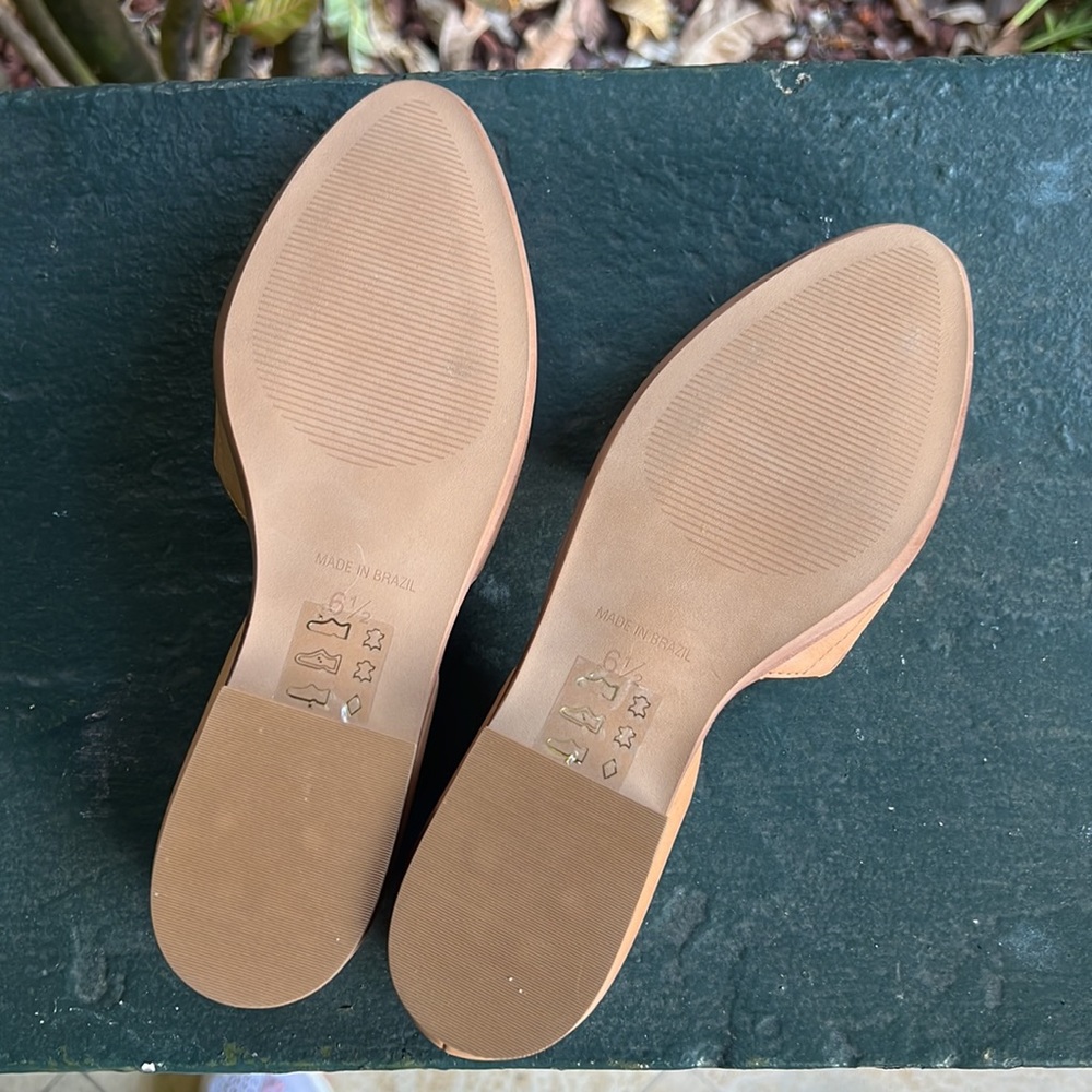 Madewell Flats - Picture 2 of 2